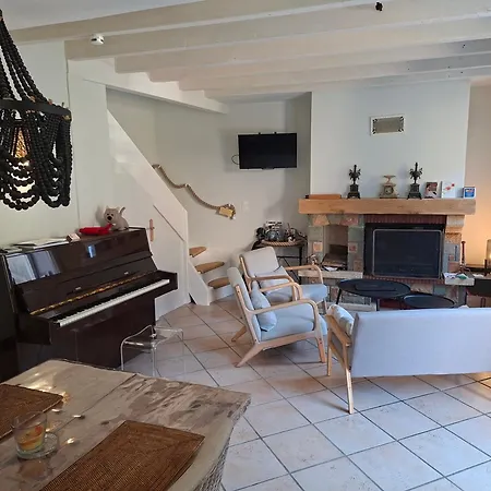 Chez Chloe بيت للعطل *